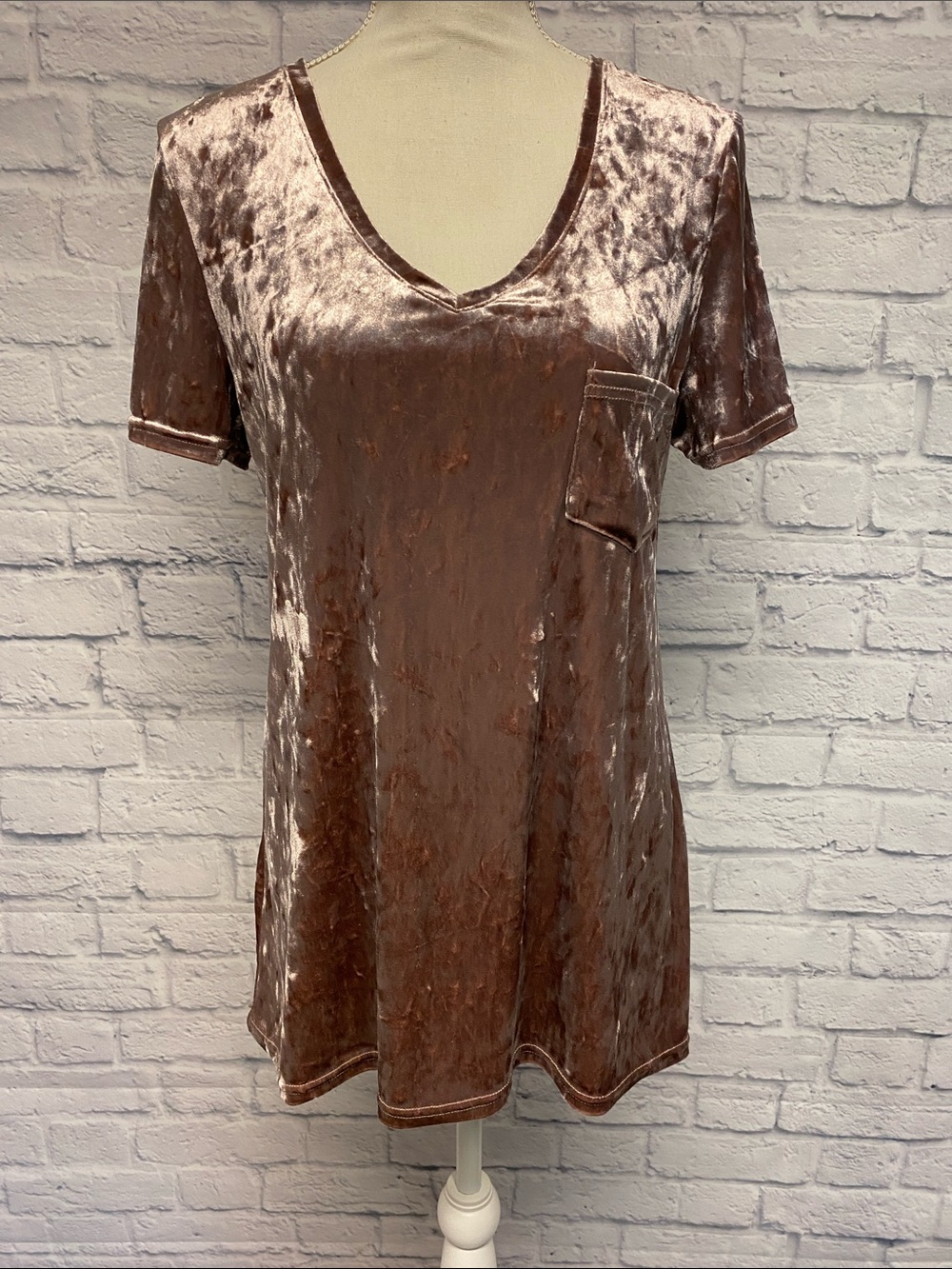 Spring + Mercer Rose Smoke Crushed Velvet Leggings V-Neck Tee Size Medium